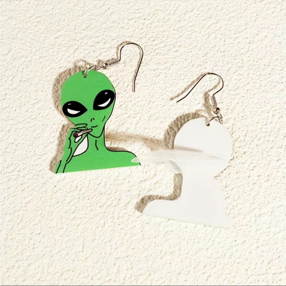 Alien Smoking Earrings - Picture 2 of 3